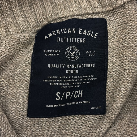 Abercrombie and Fitch VNeck Sweater with Zipper Size Small - Picture 3 of 4